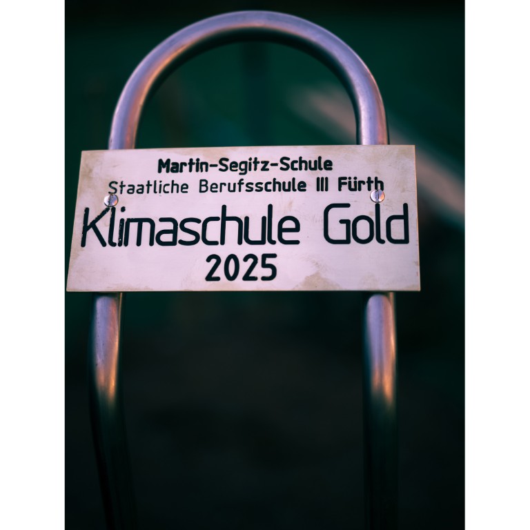 Unsere Metallabteilung fertigte eigens die Informationstafel